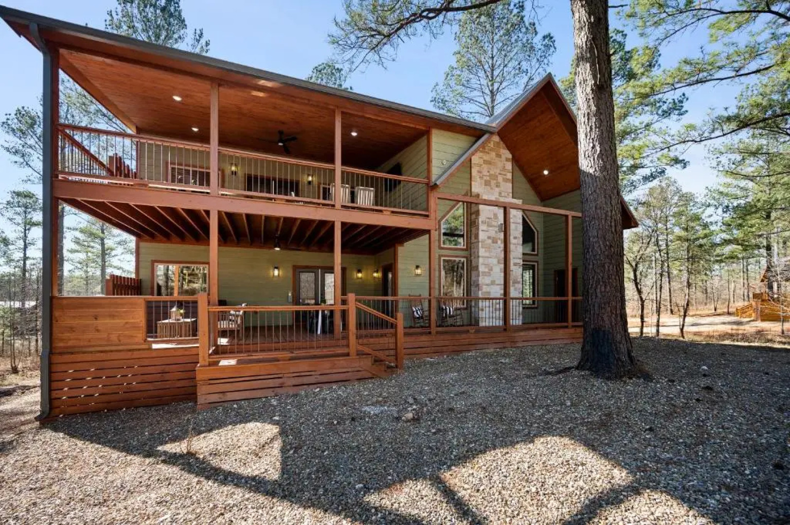 Brand New Sunrise Retreat 2 Bedroom Sleeps 8, 2 Decks, Hot Tub, Firepit