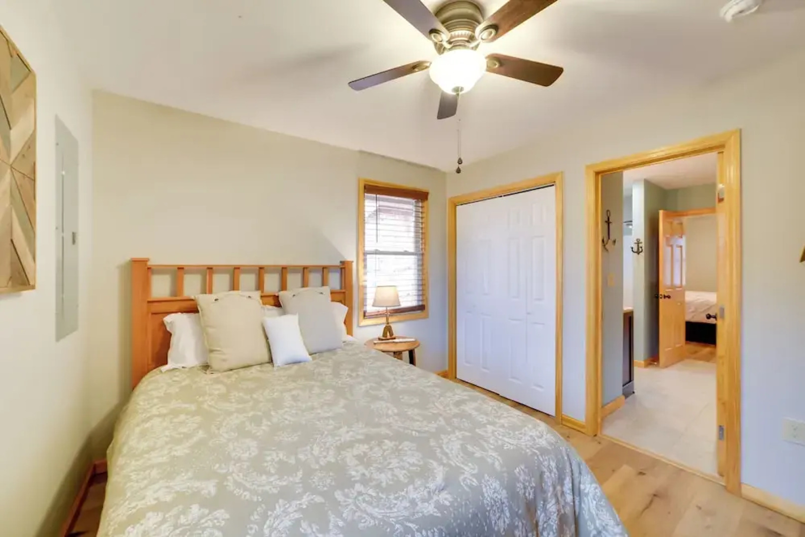 Cozy Waverly Cabin w/ Fireplace & Deck!