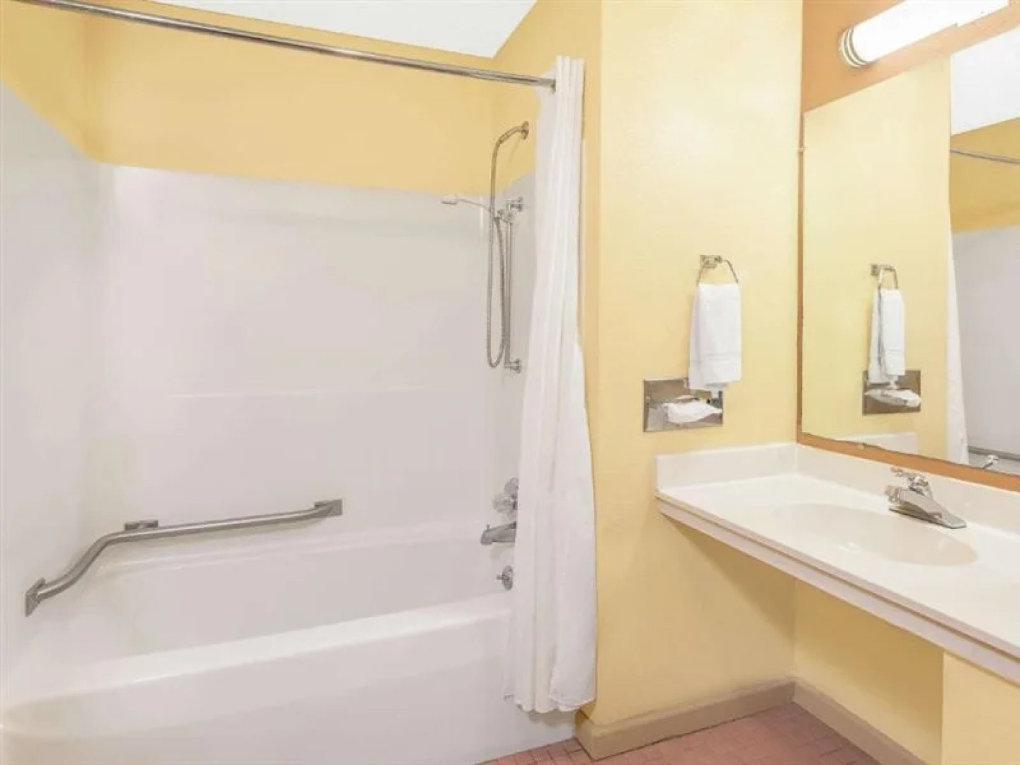 Days Inn & Suites By Wyndham Kalamazoo