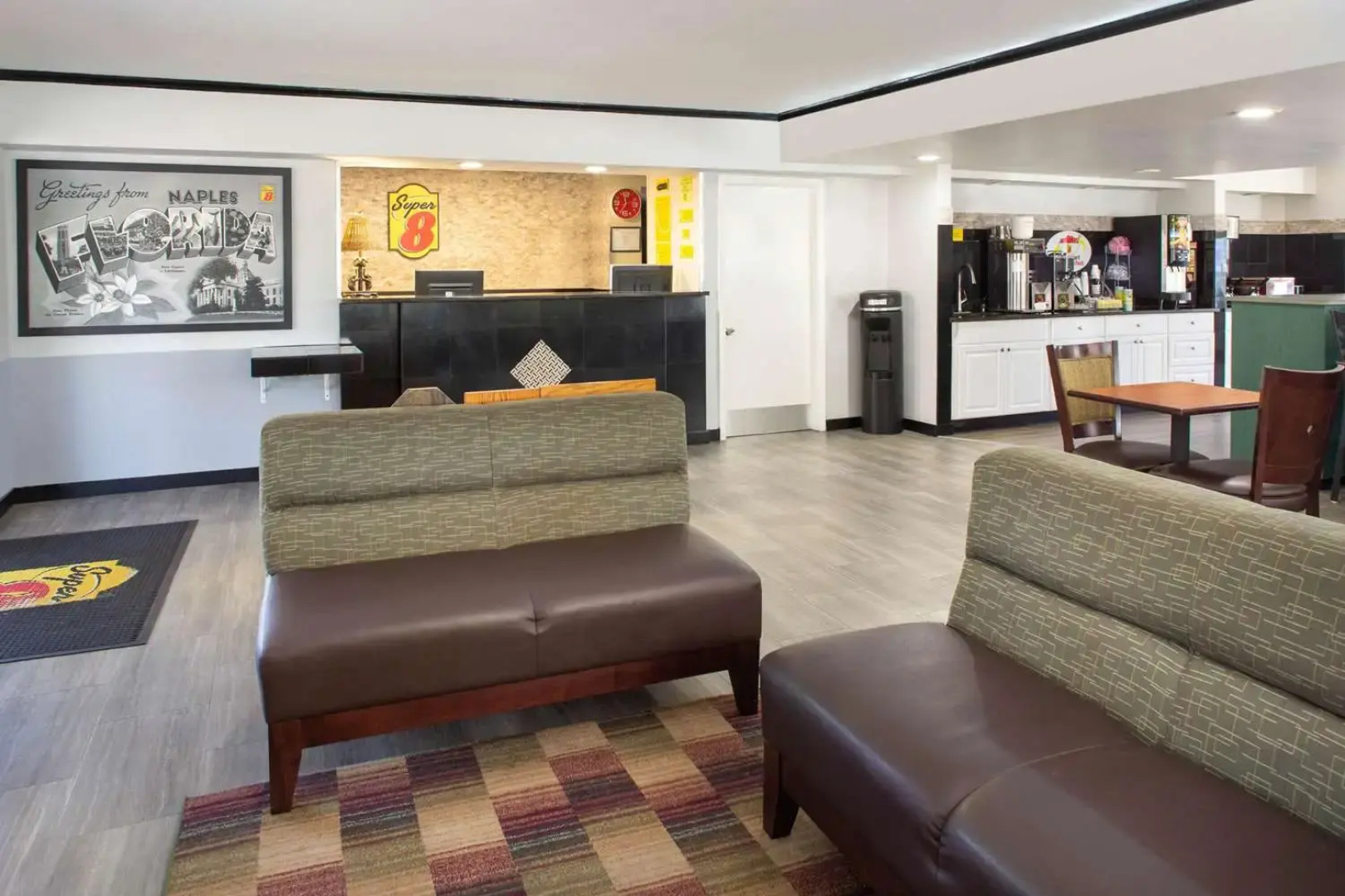 Super 8 By Wyndham Naples