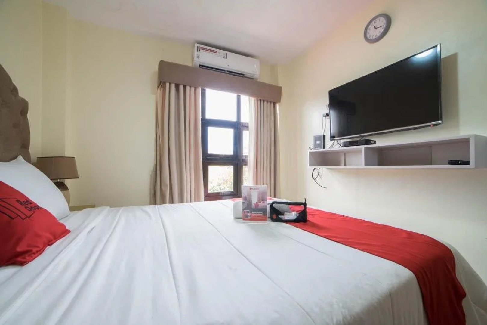 RedDoorz Plus @ Ruby Las Pinas Weekly Stay