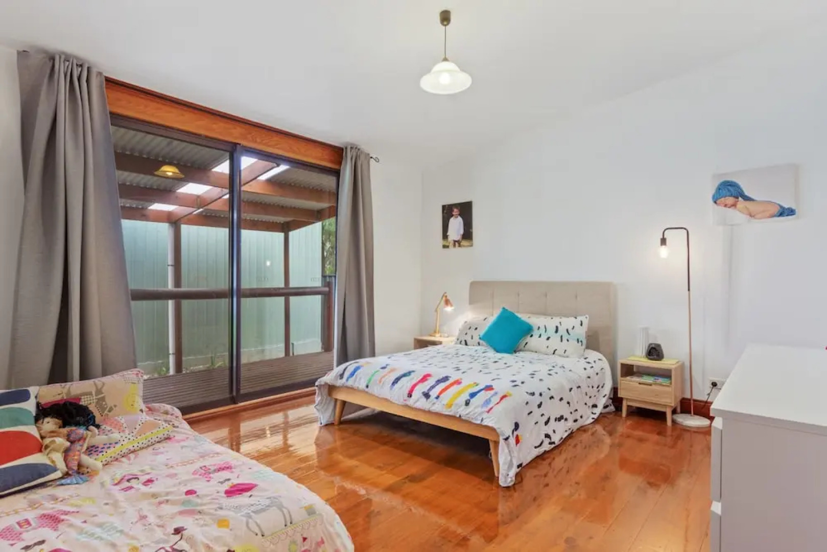 The Log Cabin - 47 Jetty Road