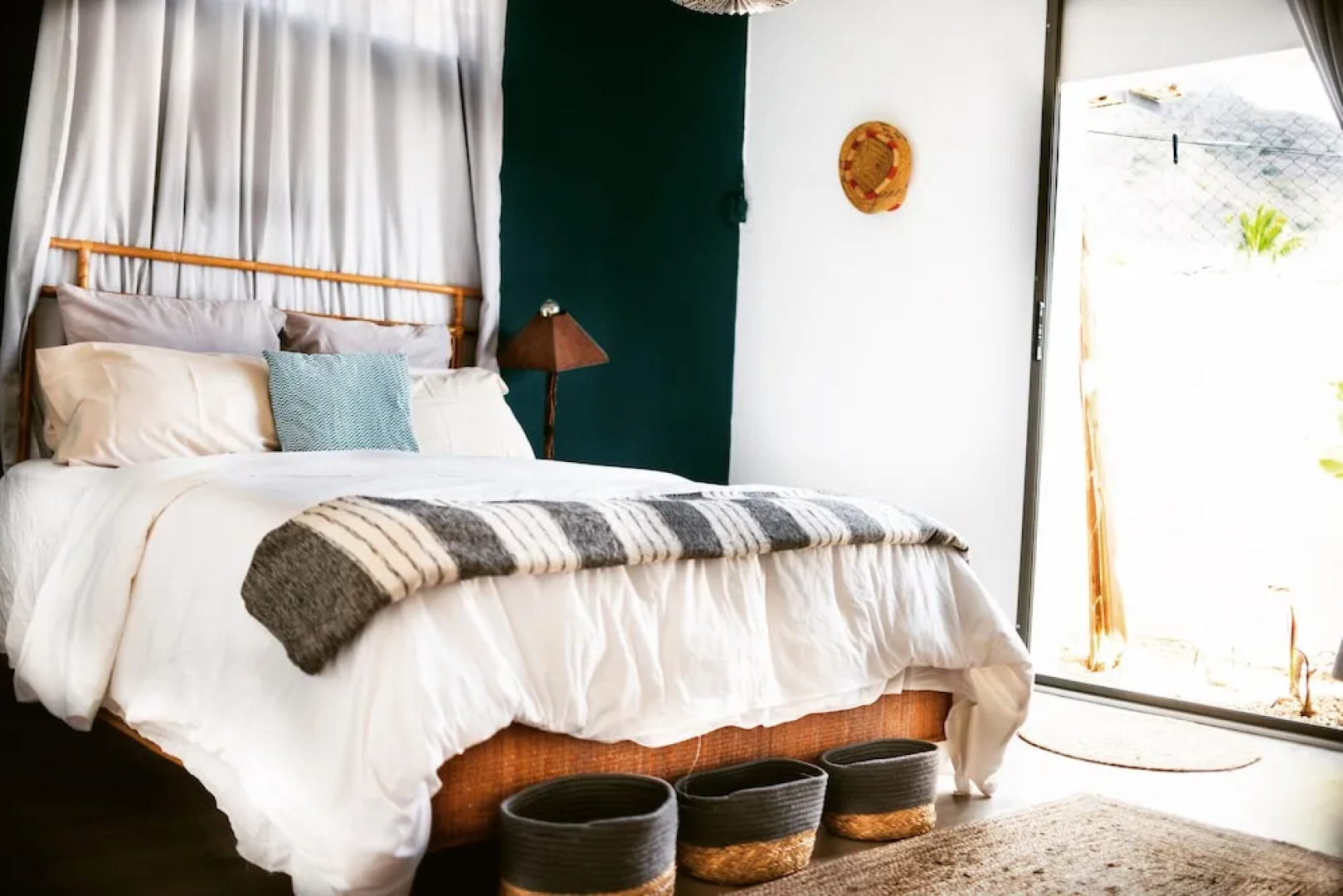 Ti Baz Beach House With Mountain View