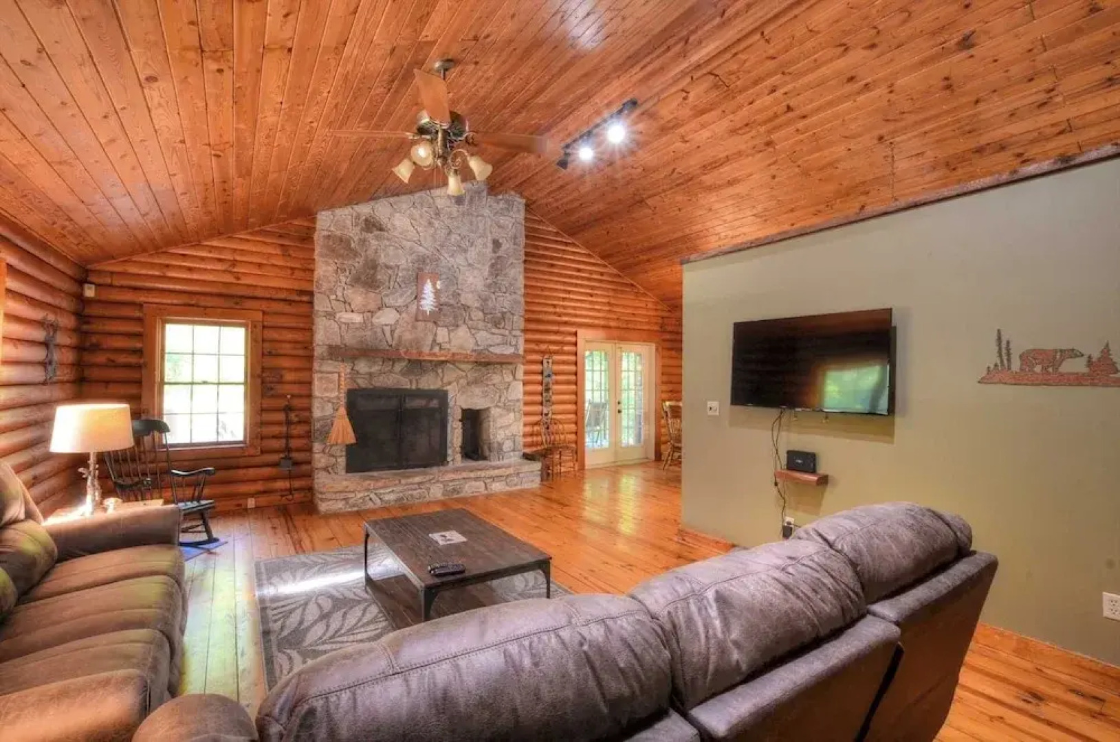 Rippling Waters Lodge 3 Bedroom Cabin by RedAwning