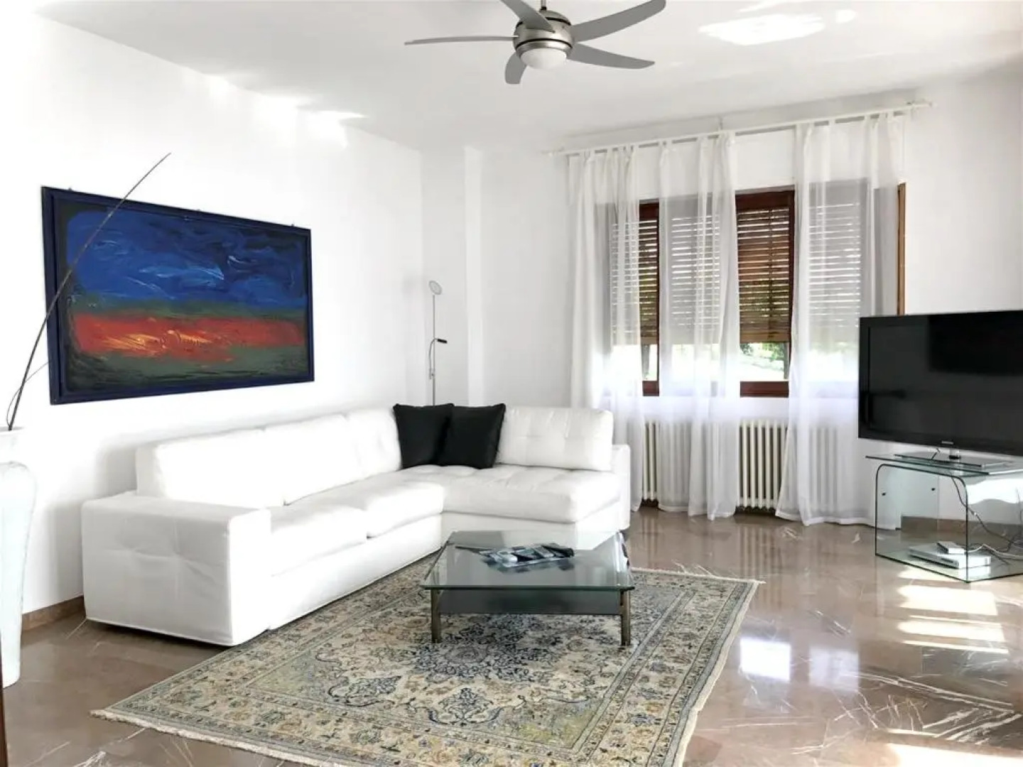 4 bedrooms villa at Ranco 100 m away from the beach with lake view private pool and enclosed garden