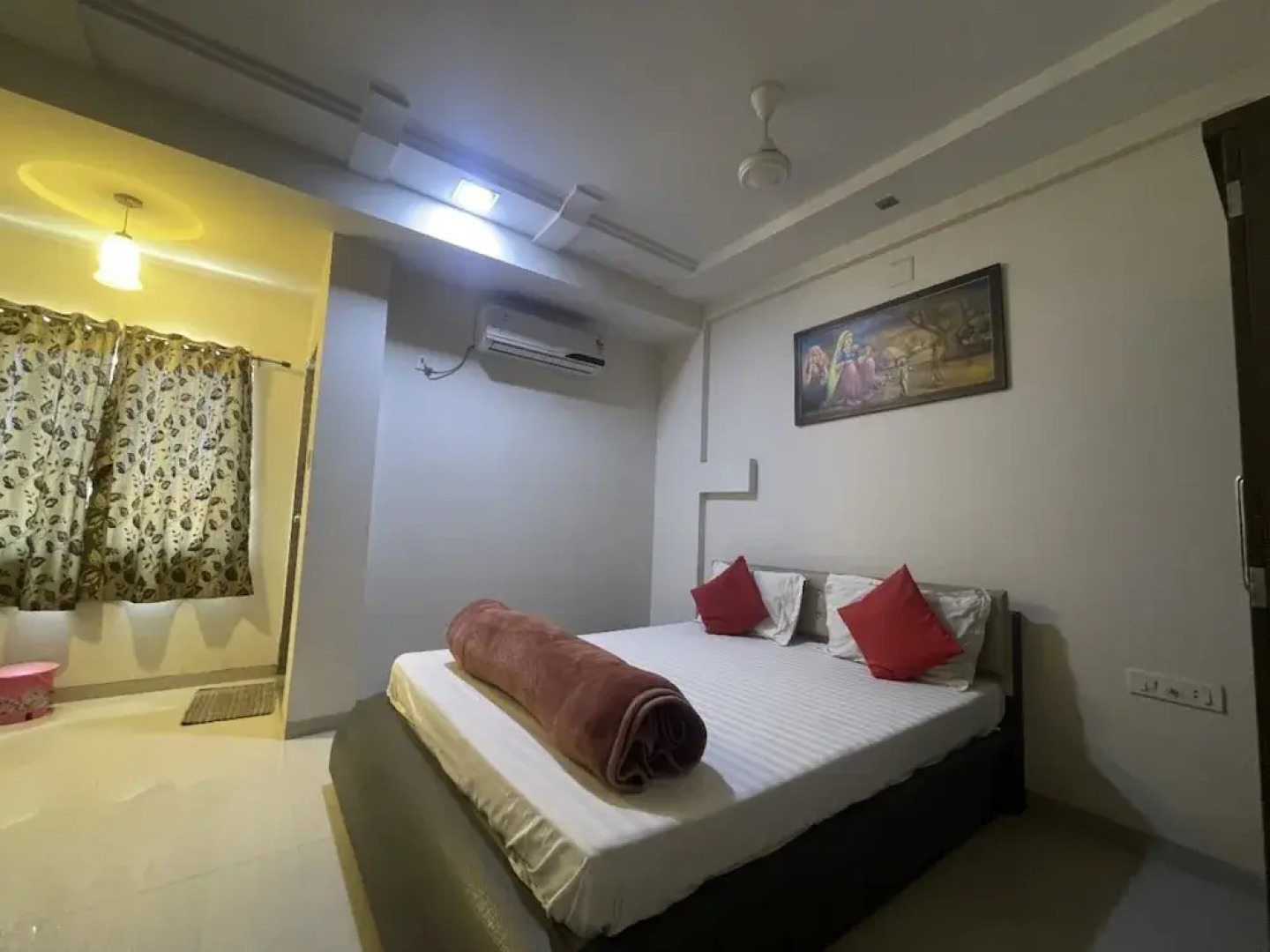 Goroomgo Narayan Executive Gujrat