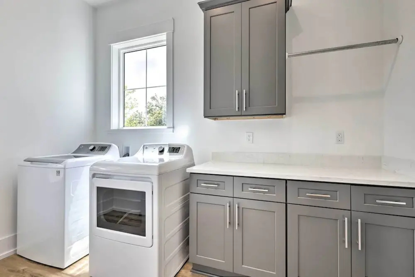 Coastal Waveland House 1/2 Block to Pub Beach