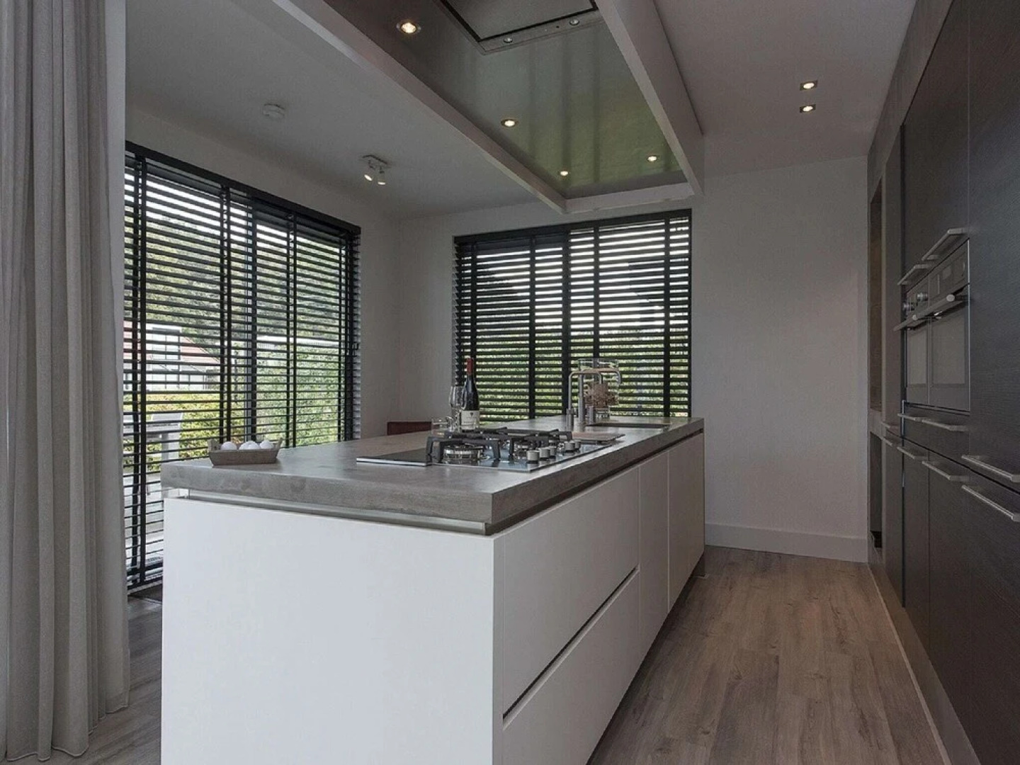 Luxury Villa With Private Jetty in Quiet Park