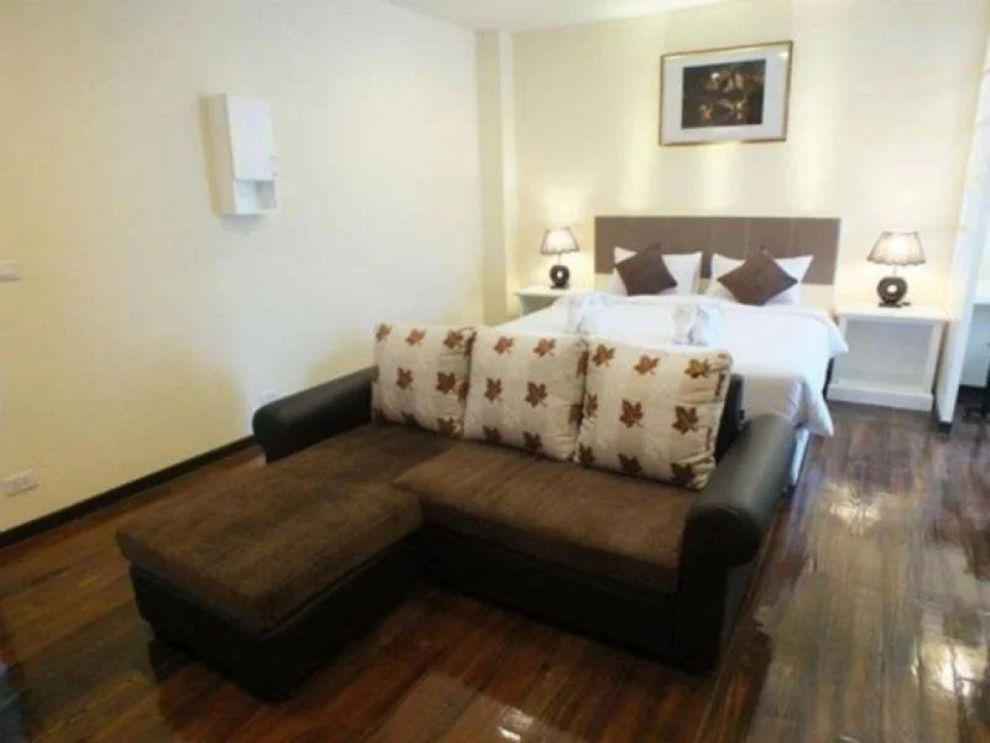 Thanasiri Hotel and Resort