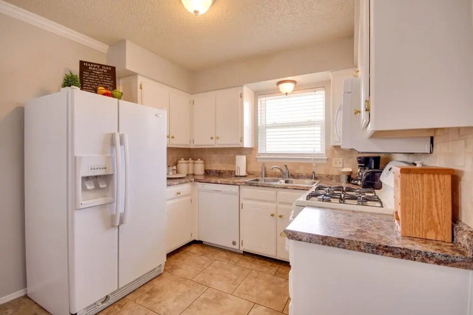 Pet-friendly Vacation Rental w/ Yard in Canyon