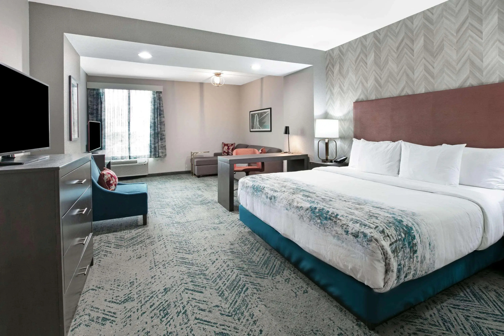La Quinta Inn & Suites by Wyndham DFW West-Glade-Parks