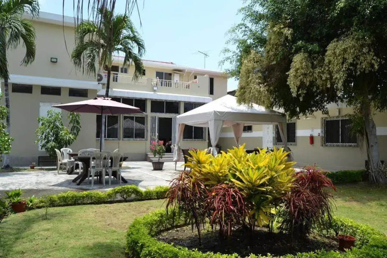 Urdesa Suites Hotel