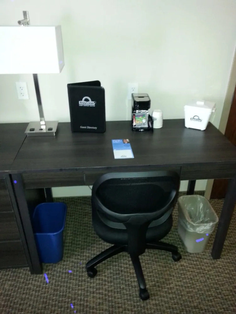 Days Inn and Suites Lindsay