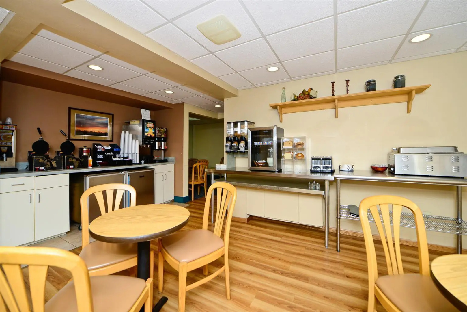 Americas Best Value Inn & Suites St. Cloud