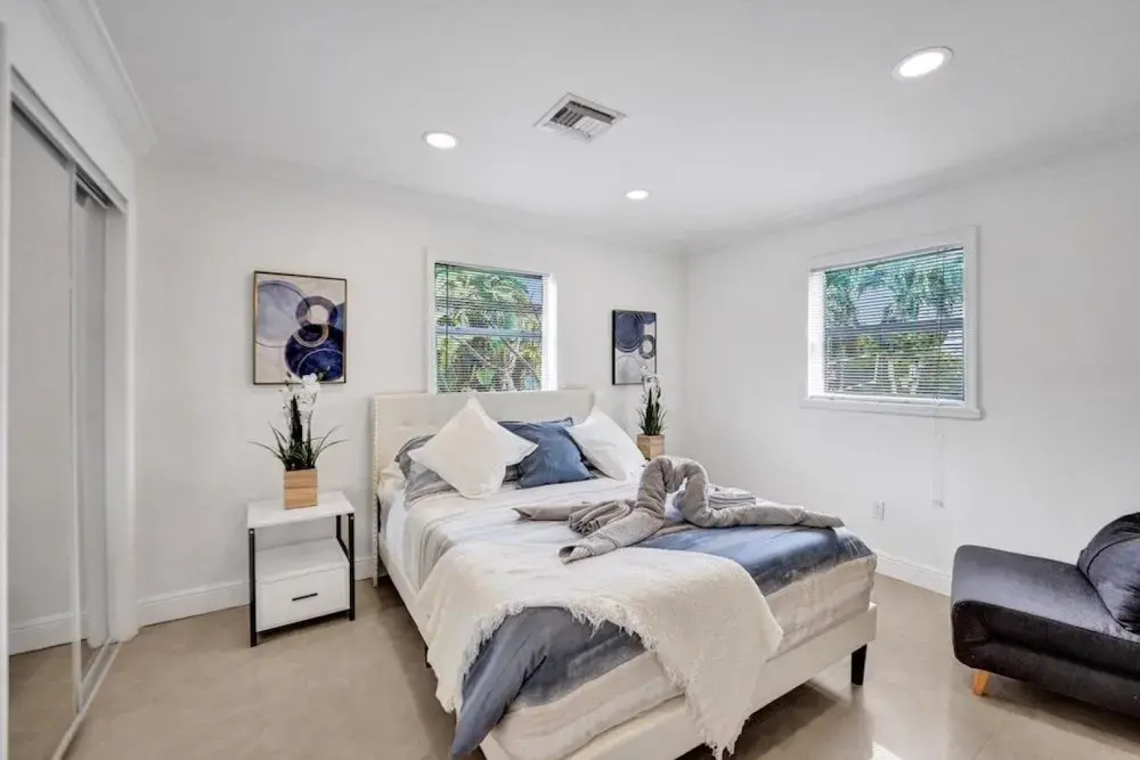 Casa Lago 3 Bedroom Home by Redawning