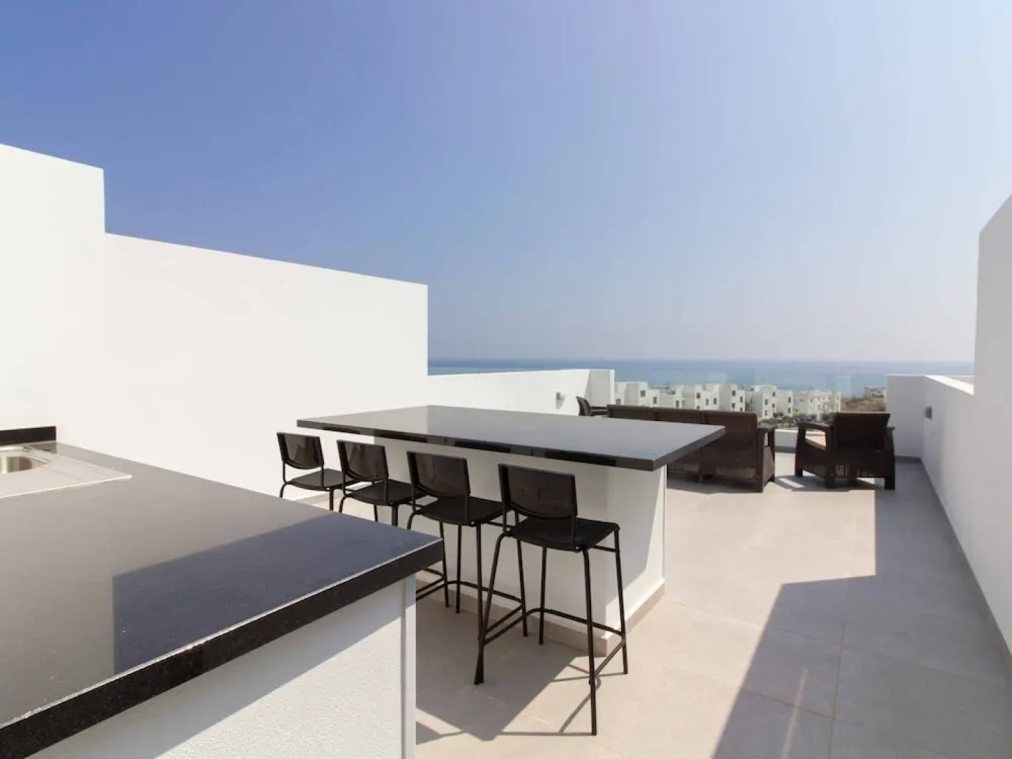 Modern and Spacious Apartment With Beautiful Roof Terrace and sea View