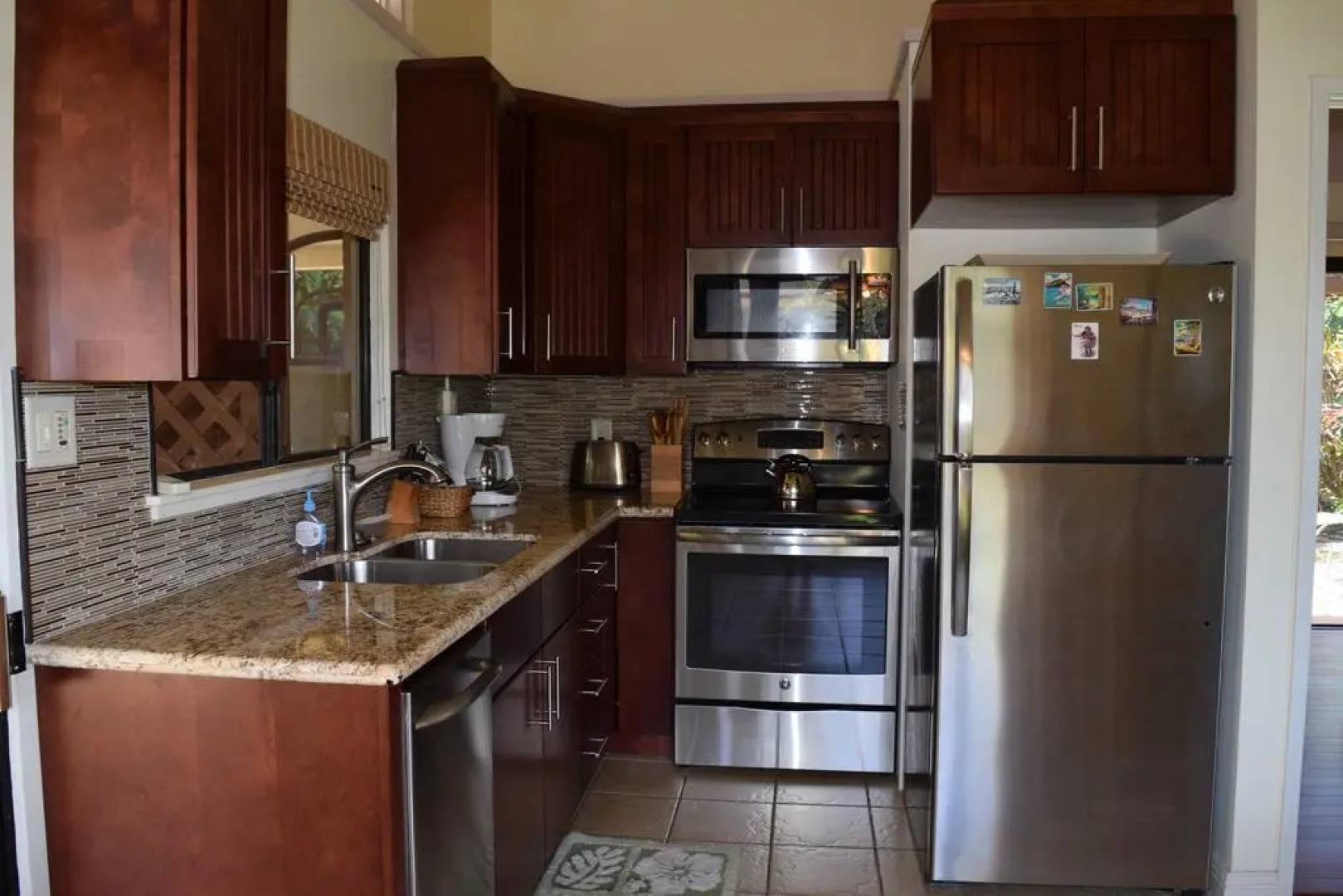 Hale Huanani Bed And Breakfast