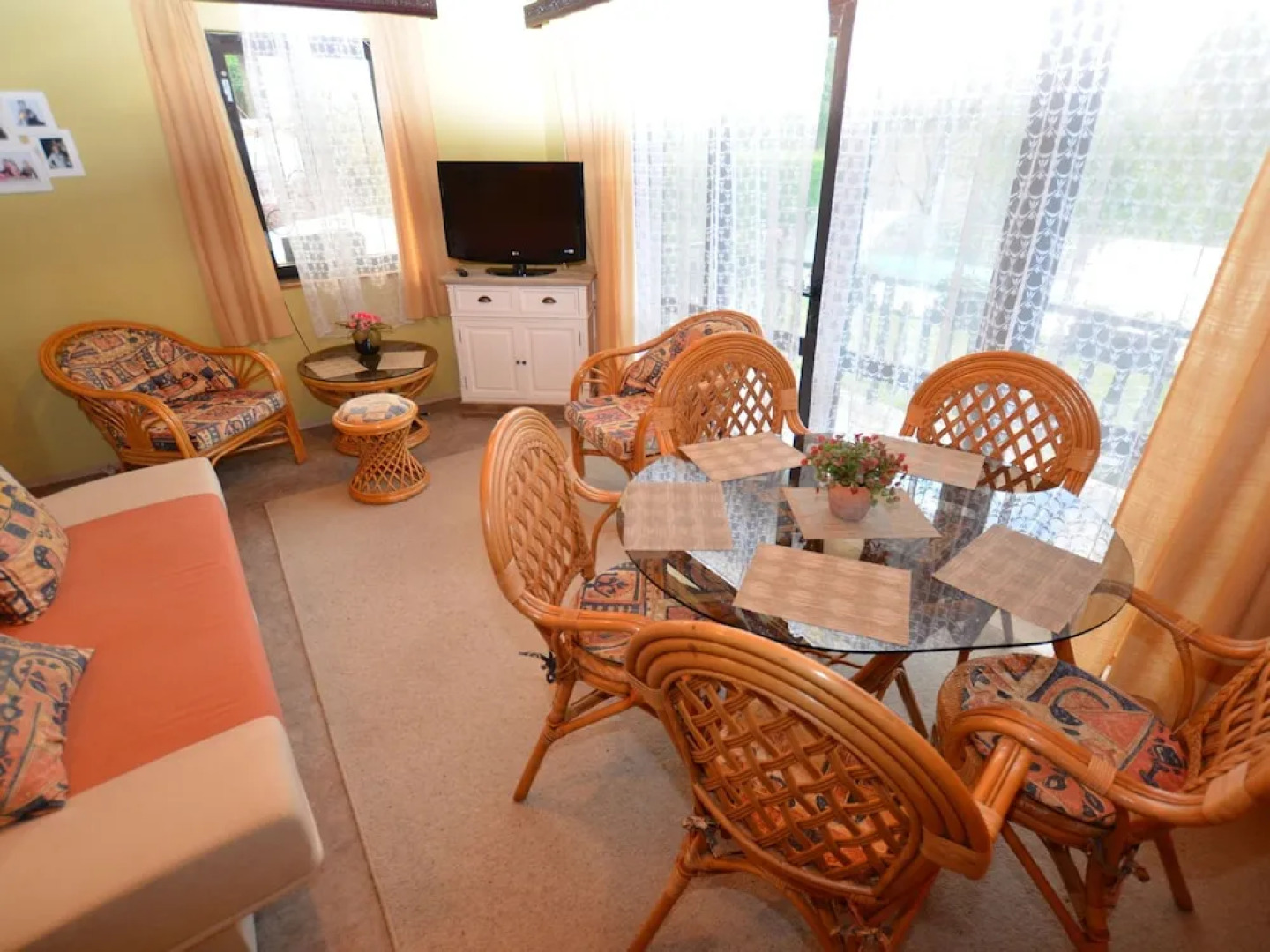 Cozy Chalet in Pilsen With Swimming Pool, Garden, Balcony