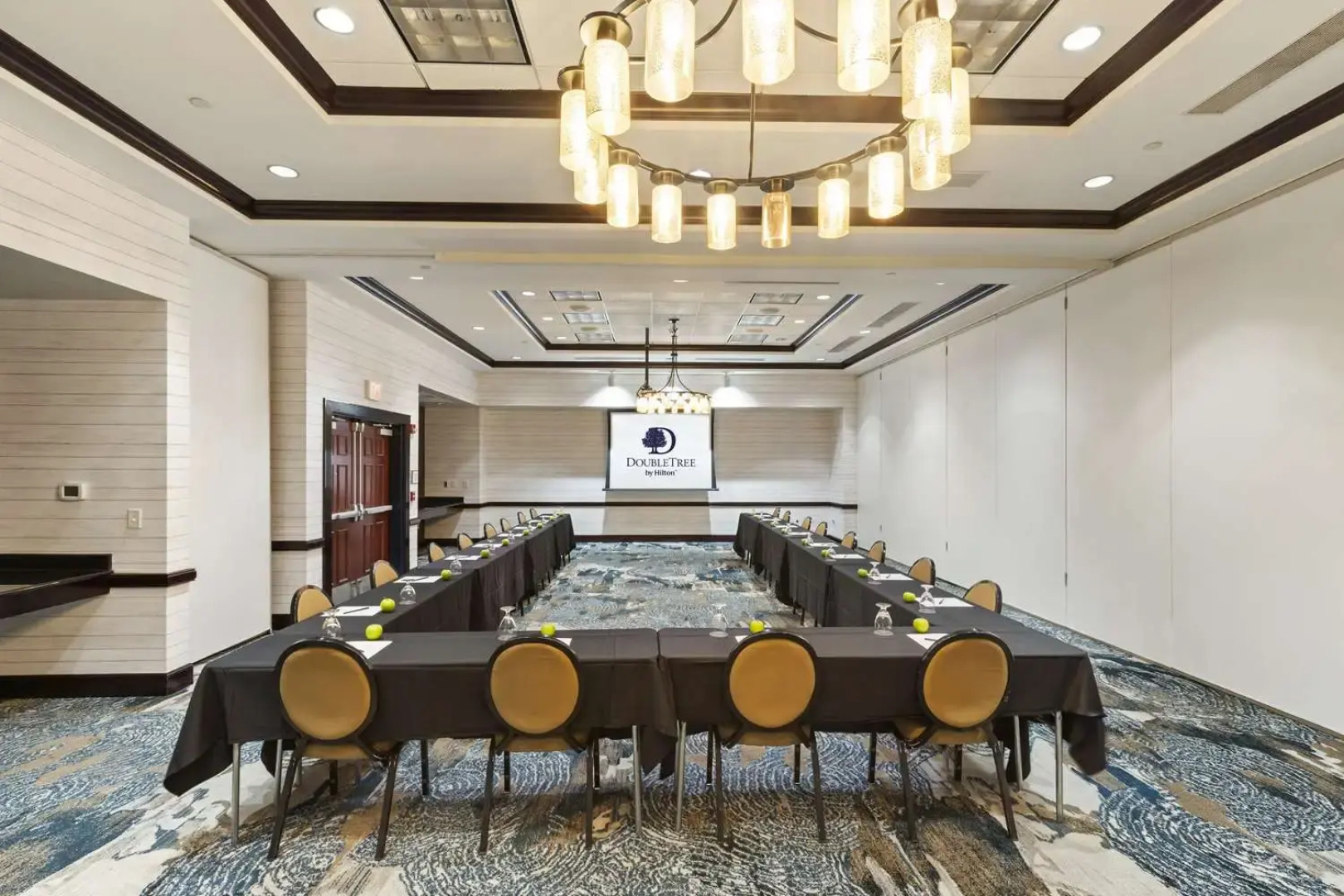 DoubleTree by Hilton Front Royal Blue Ridge Shadows