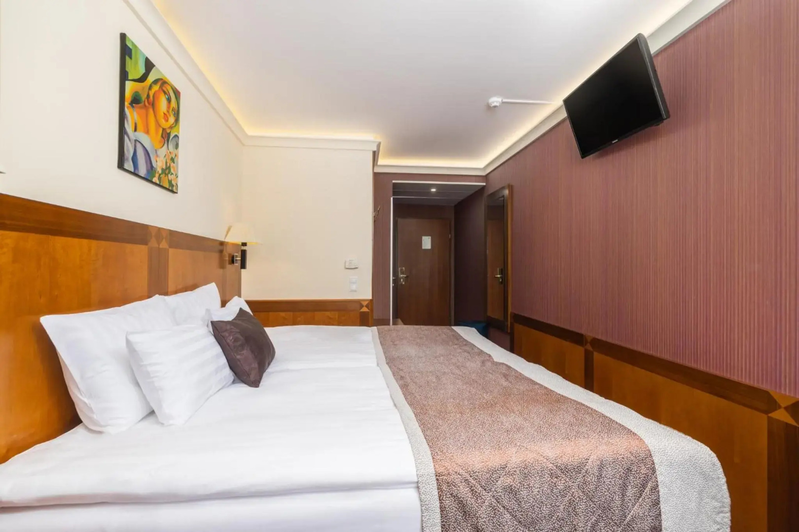 Отель Premier Inn Dubai Dragon Mart