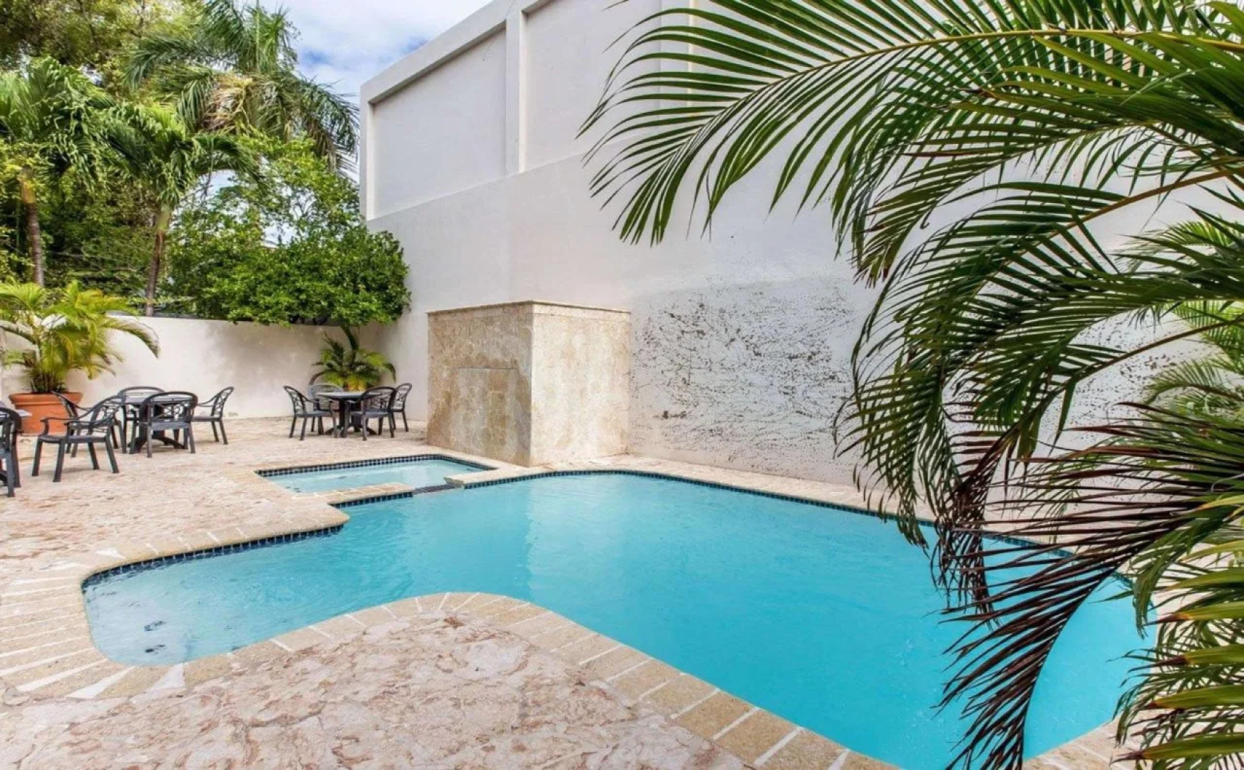 Le Consulat, An Ascend Collection Hotel