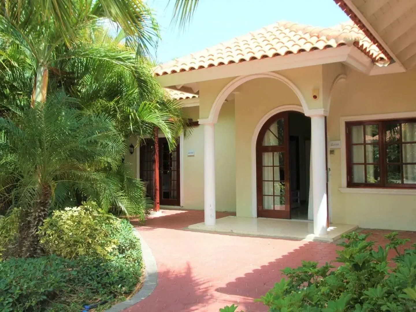 Modern Holiday Home Near Mambo Beach in Willemstad