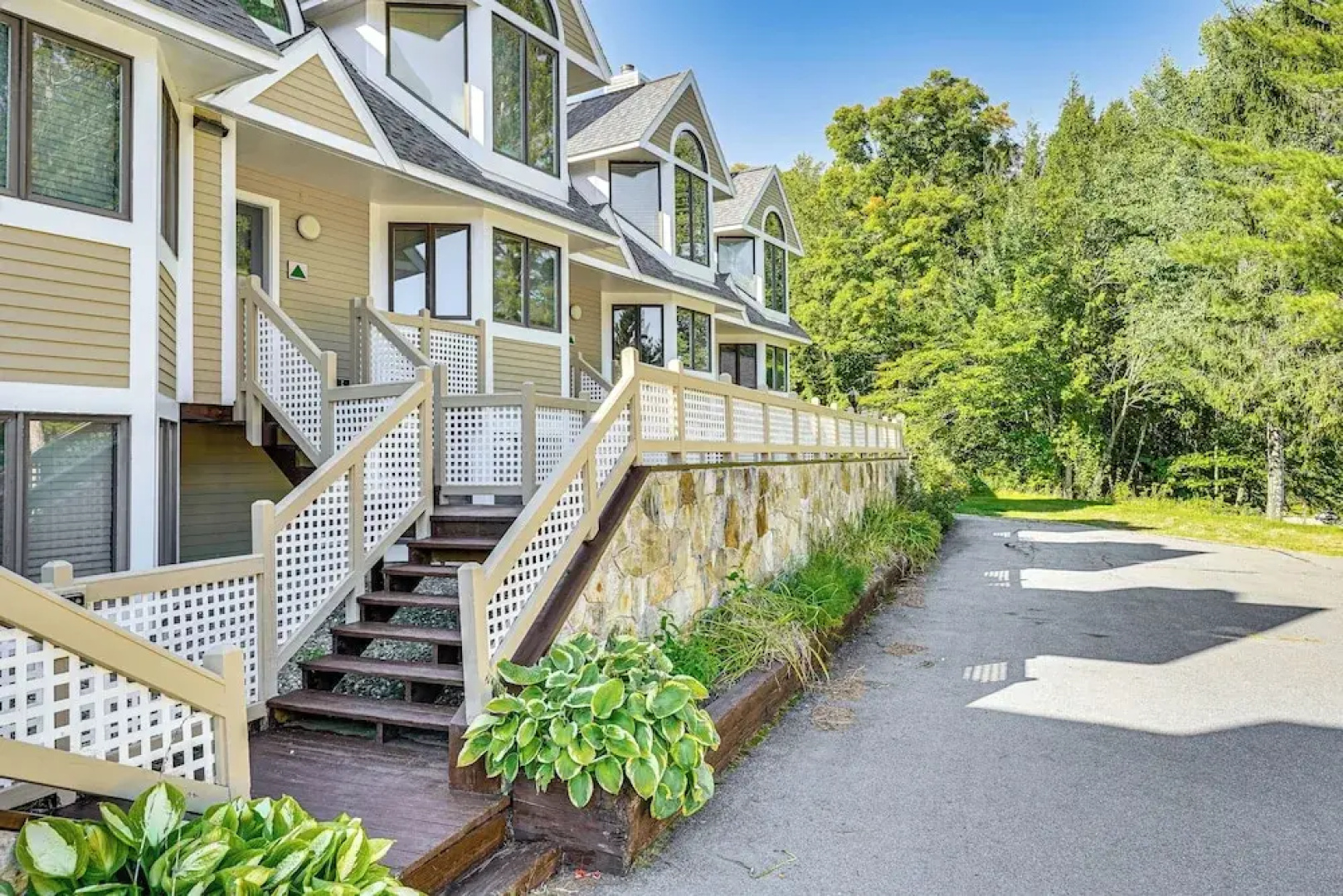 Walk to Ski Lift: Spacious Condo in West Dover!