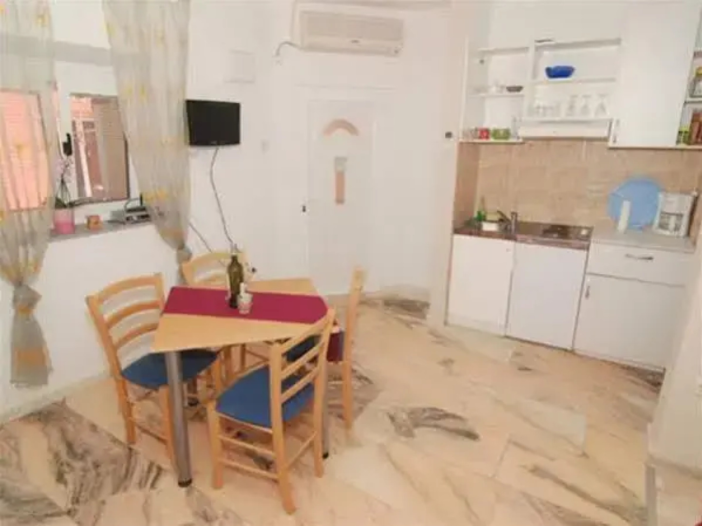 Studio Apartments Emotha