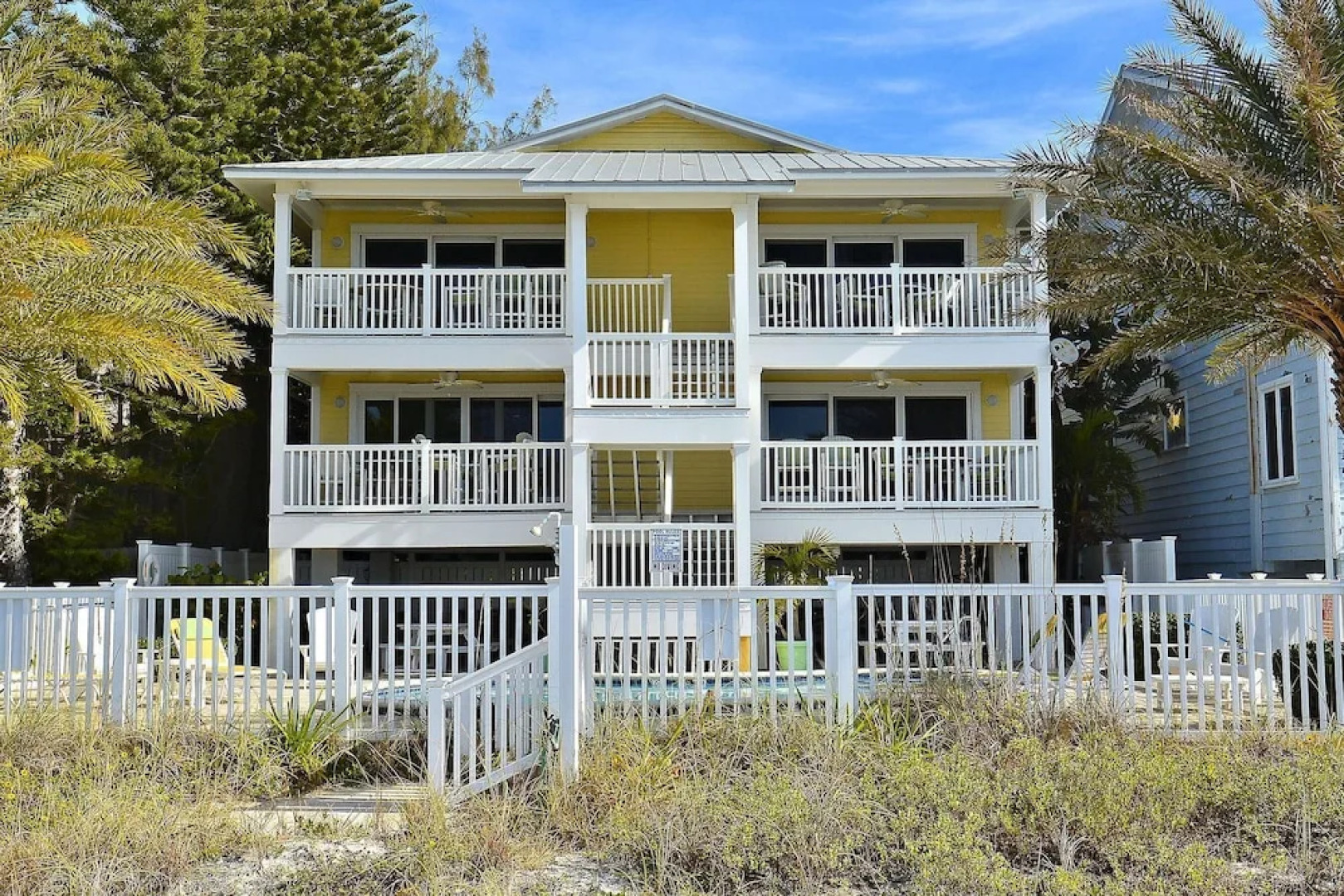 Sunset Villas 4 Awesome Views/2 Balconies/pool/deck/bbq!