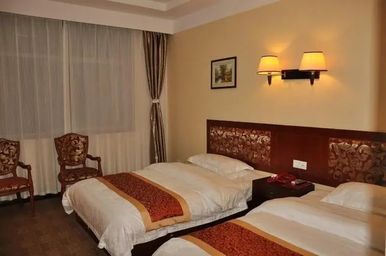 Longyi Business Hotel