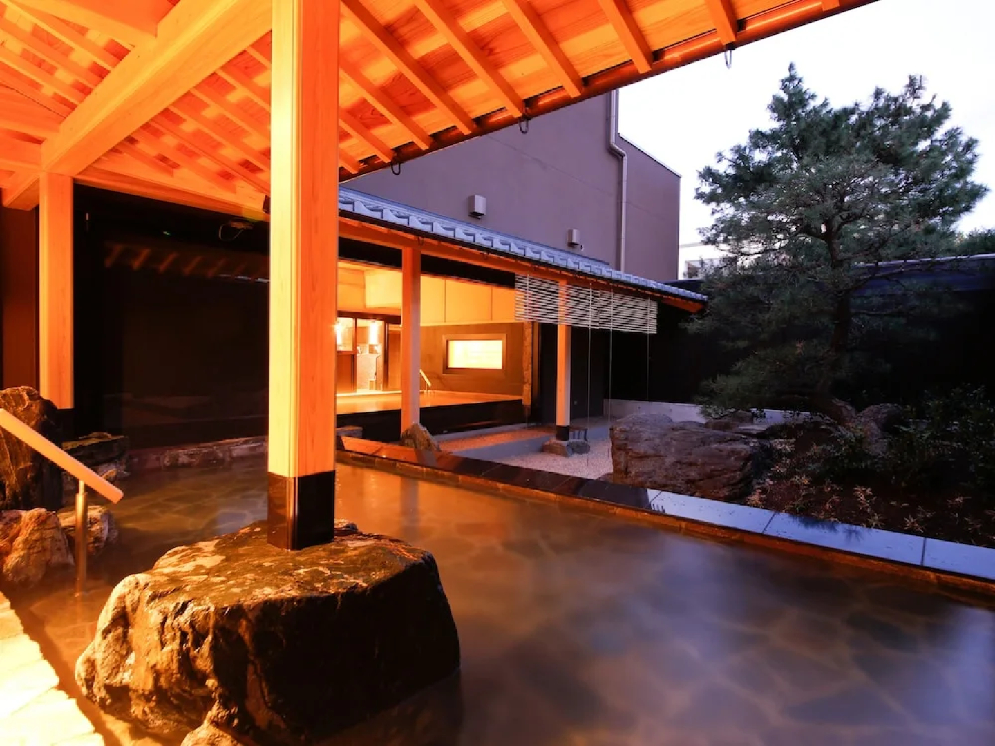 Awaji Hamarikyu Besso Takumi <Awajisjima>