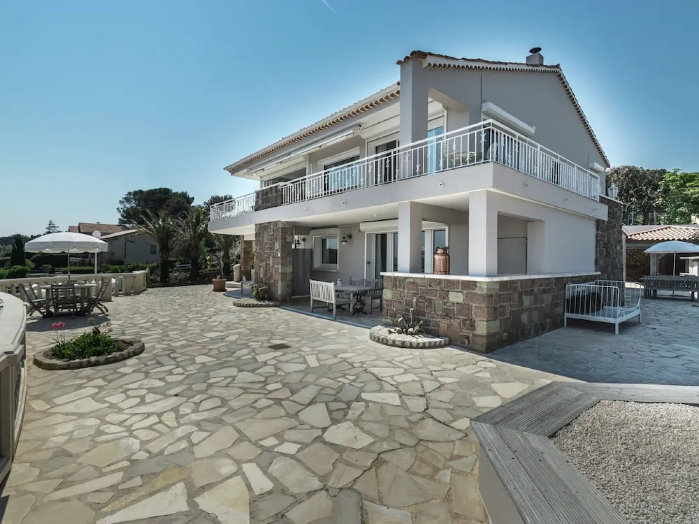 Luxurious villa in Les Issambres with Jacuzzi