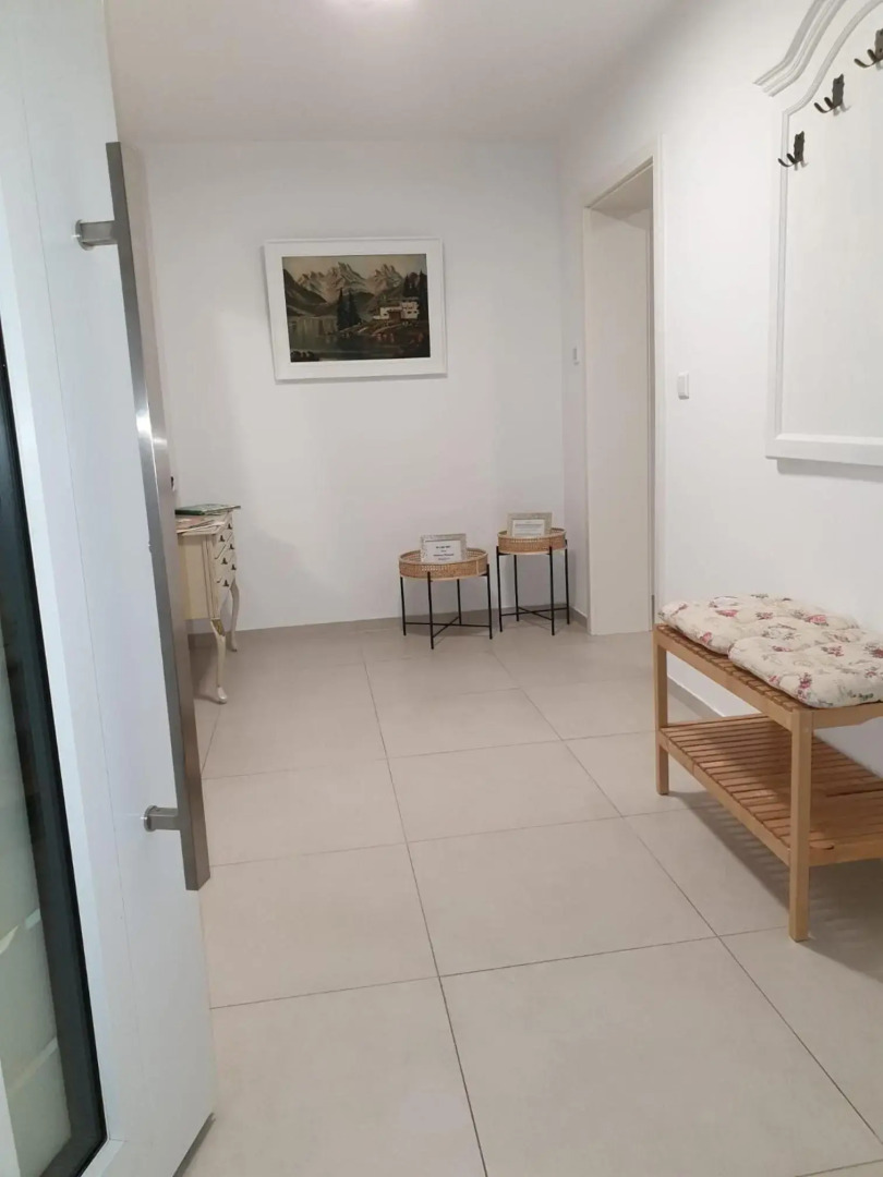 Schöne Wohnung über Wissen