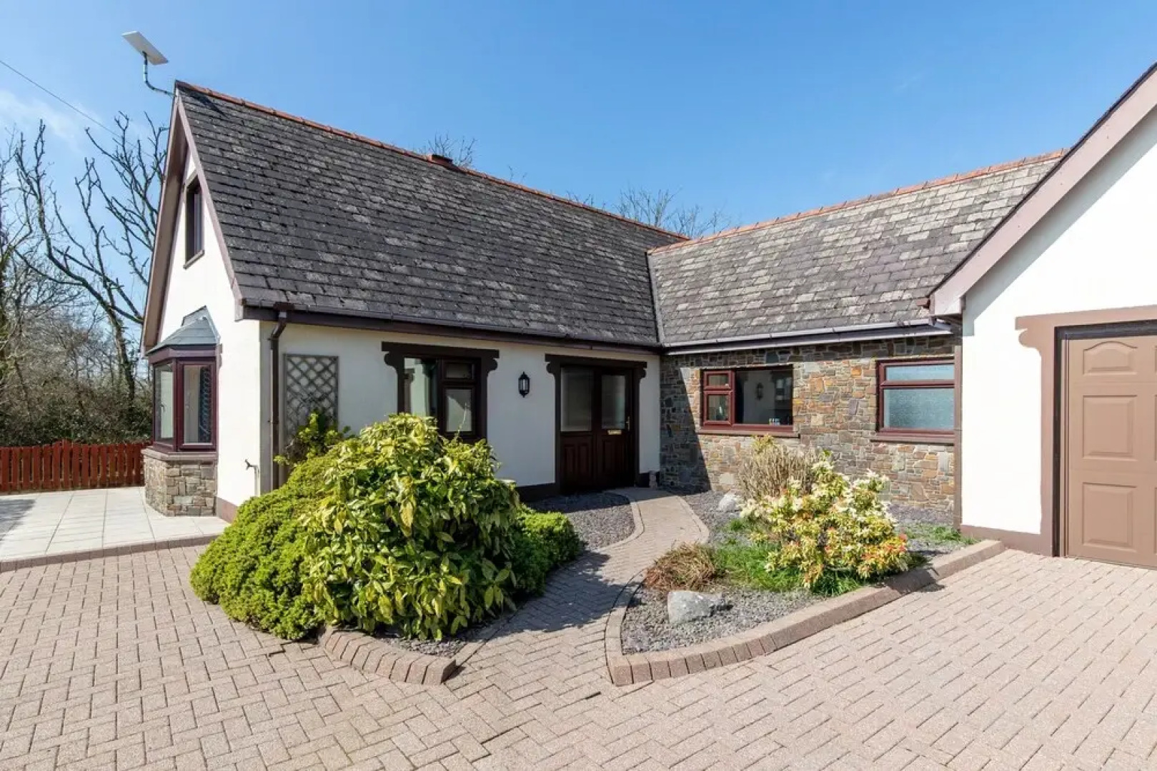 Honeyfield Lodge - Spacious Cottage Rural Views