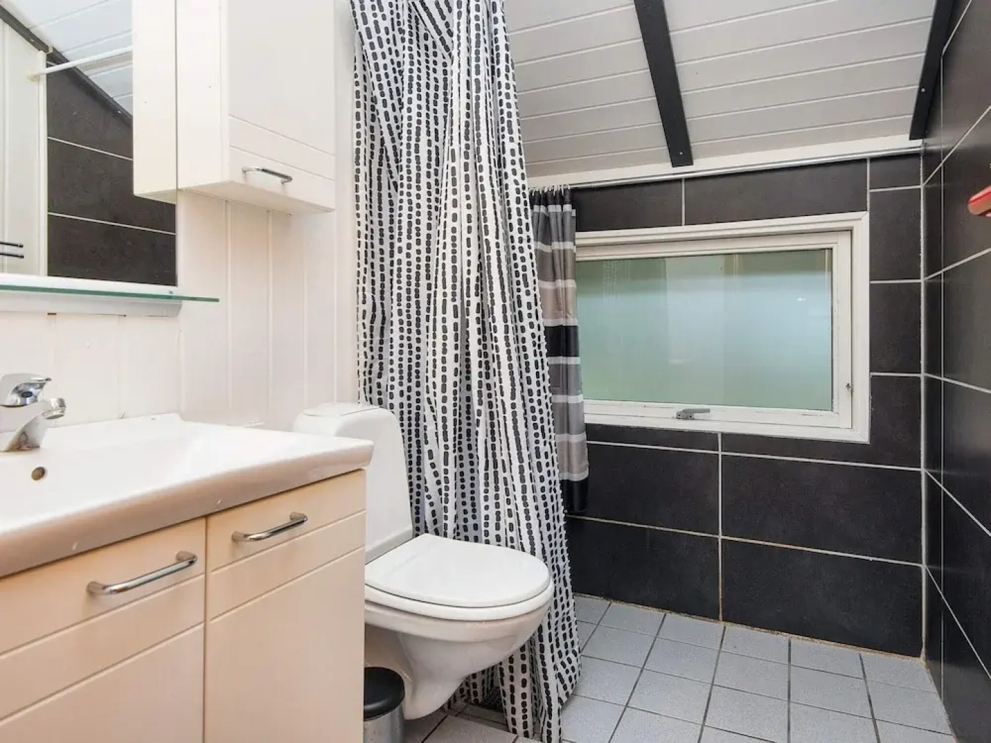 Scenic Fjord Retreat-by Traum