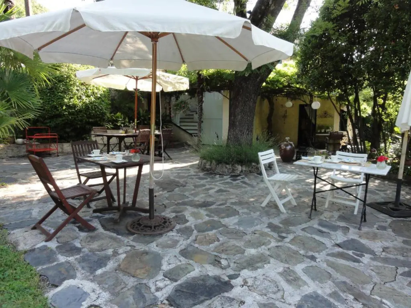 Les Montades Chambres dHôtes