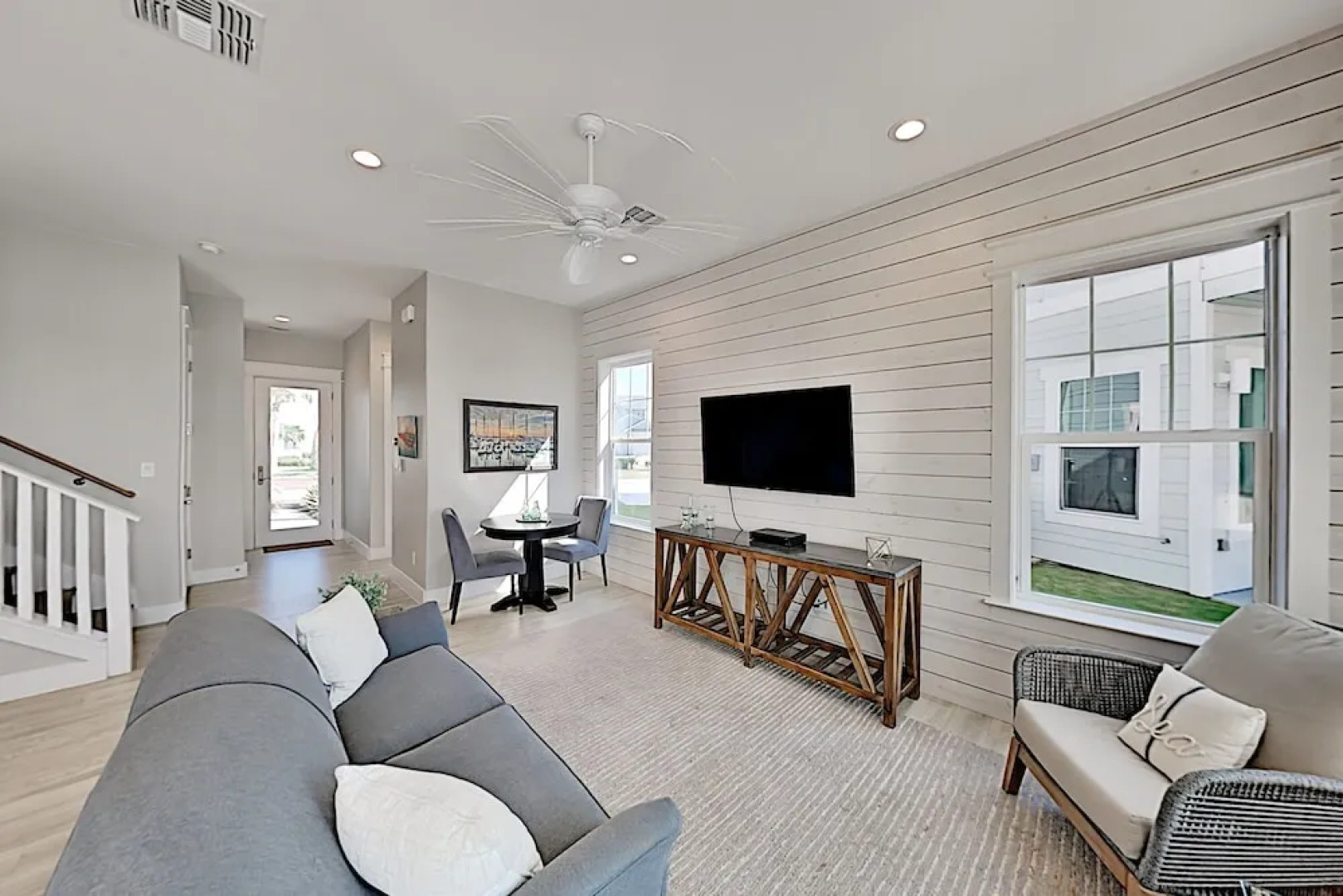 Modern Nautical Bayside W/ Infinity Pool 3 Bedroom Condo