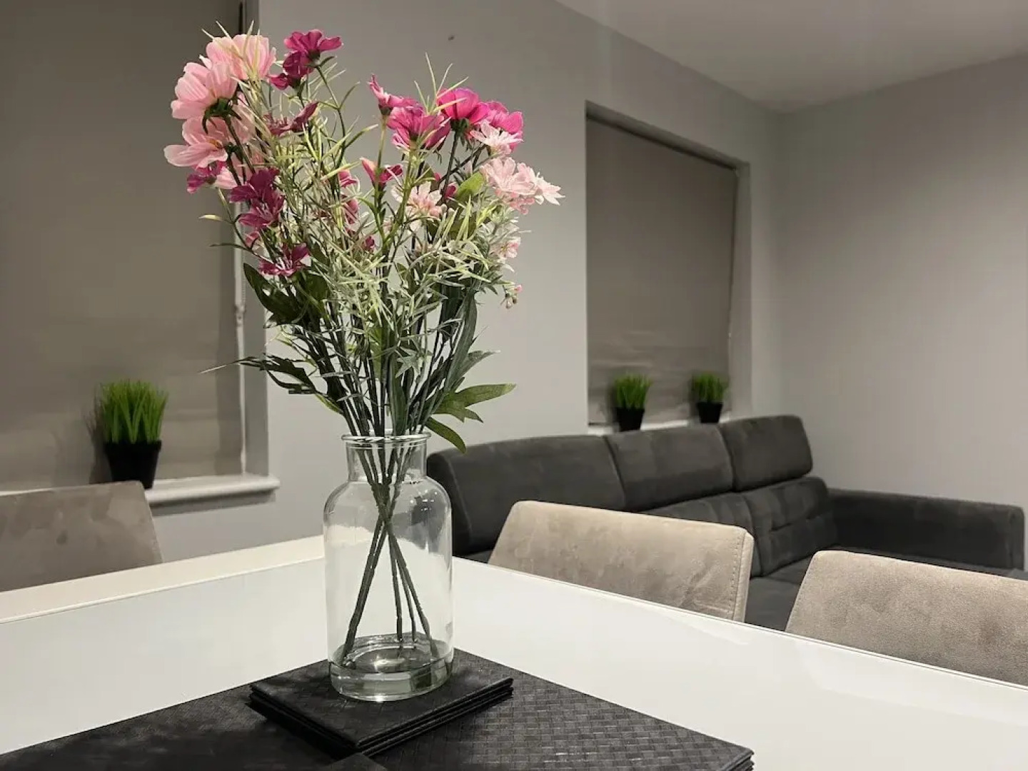 The Broadway Retreat With Parking