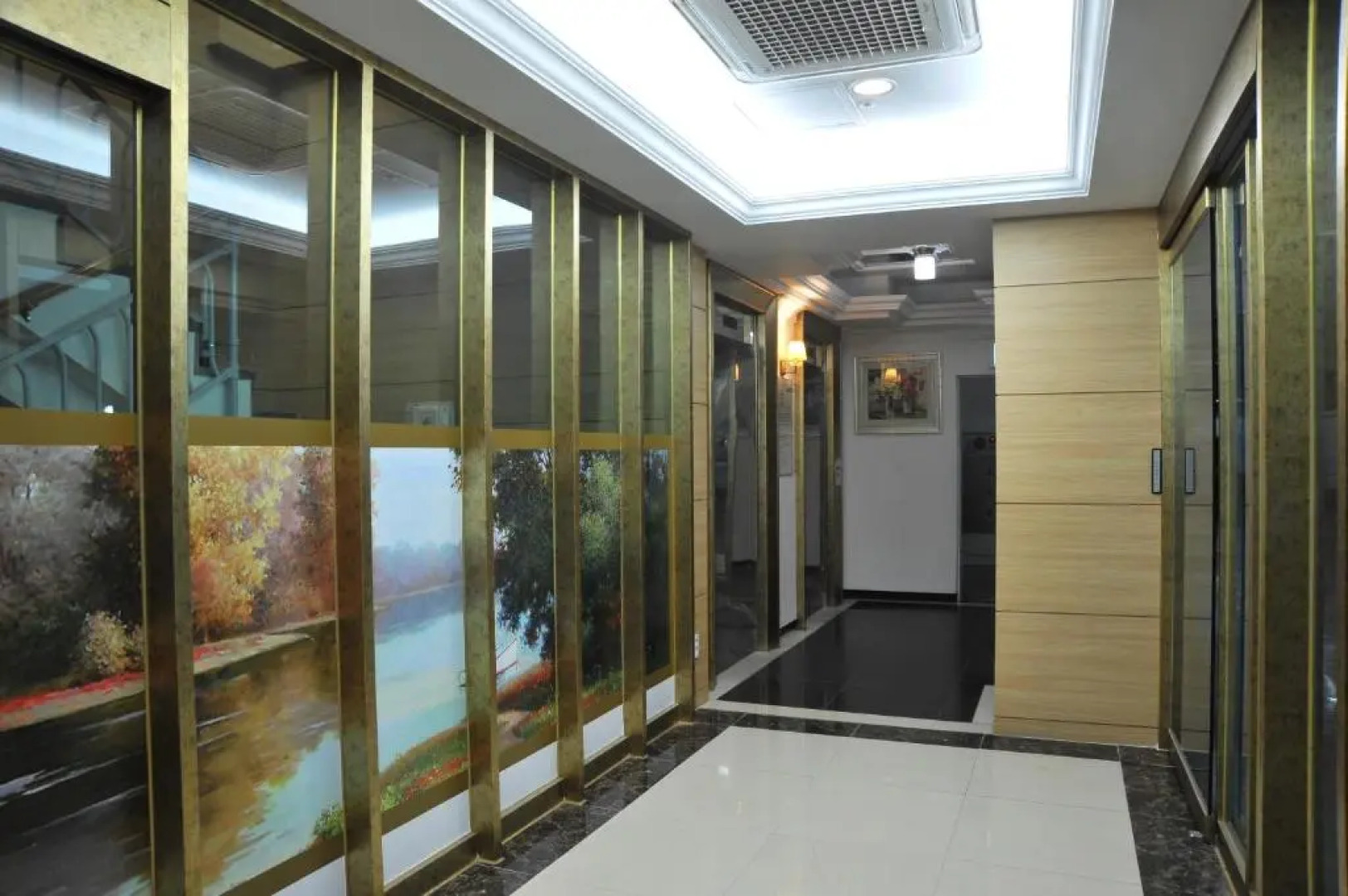 Palace Tourist Hotel