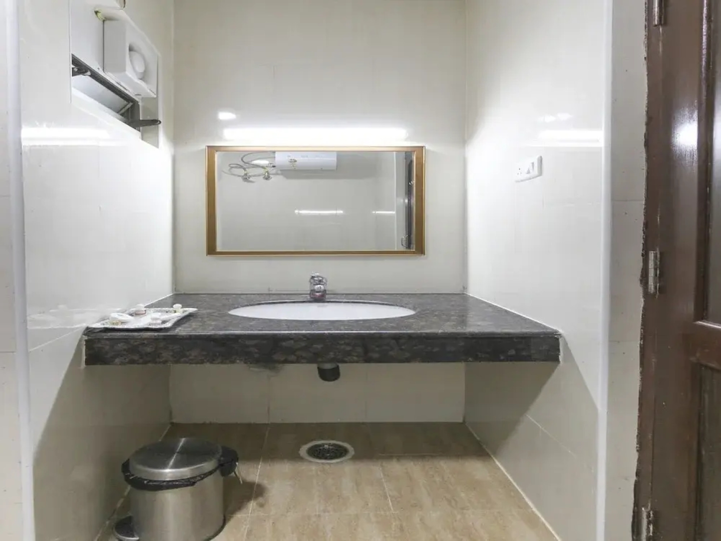 Capital O 47729 Hotel Saravana Bhavan