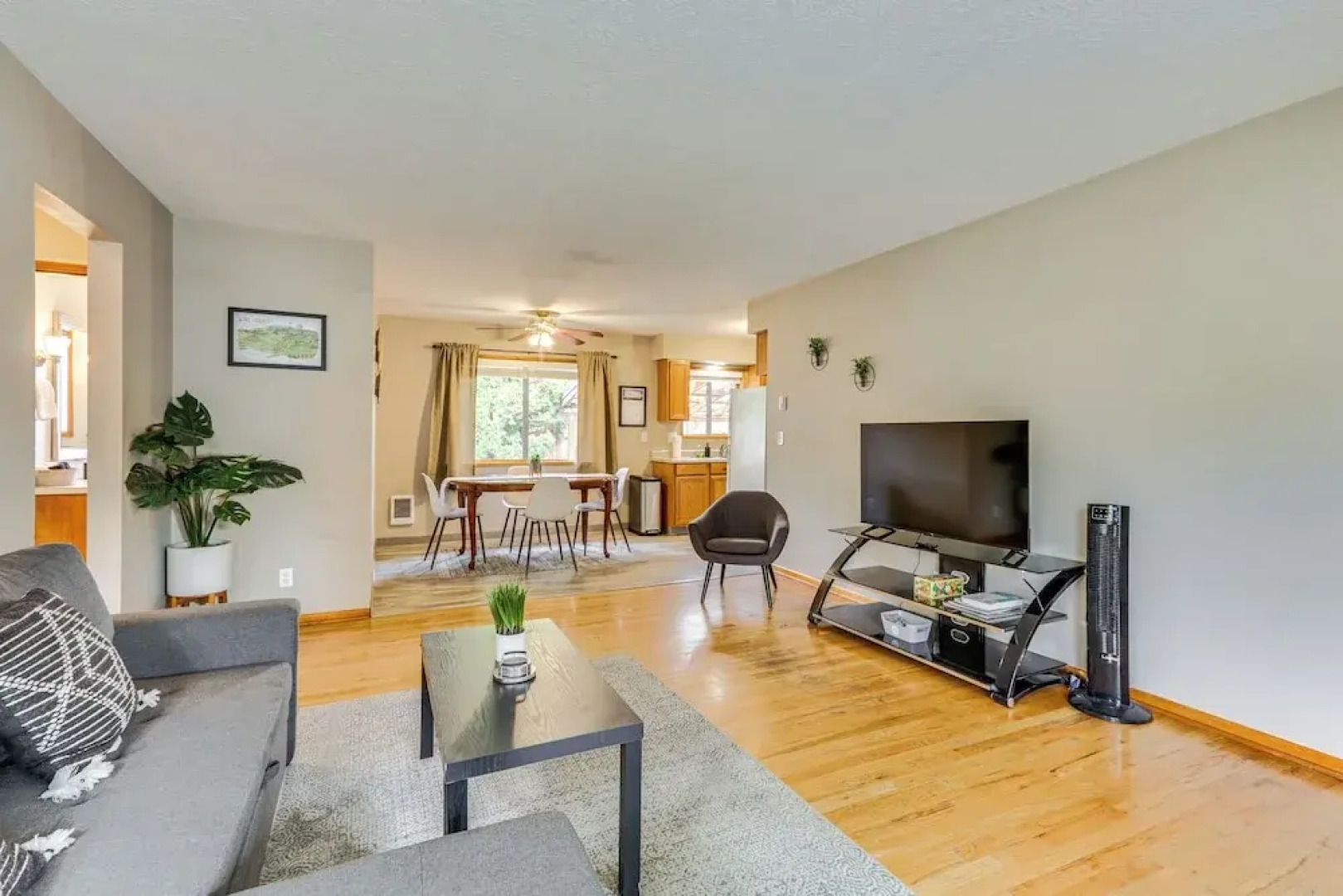 Pet-friendly Gem w/ Ping-pong Table in Oregon!