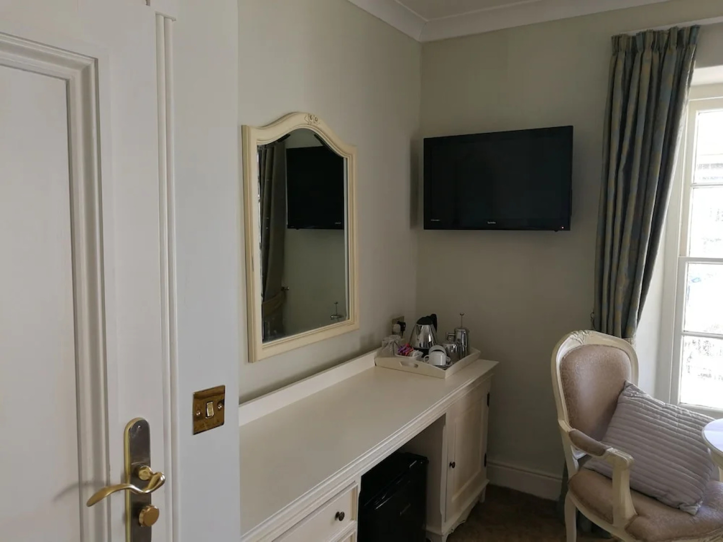 Feathers Hotel, Bar and Restaurant