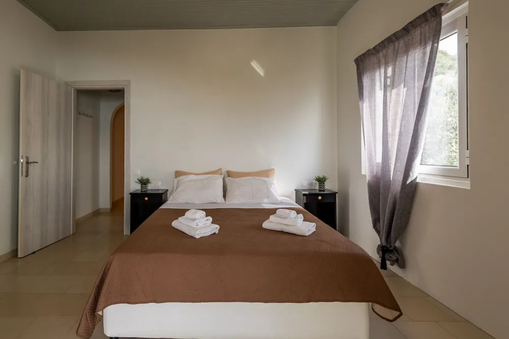 Vallia's Seaview & Stylish Apartments by Konnect, Nisaki