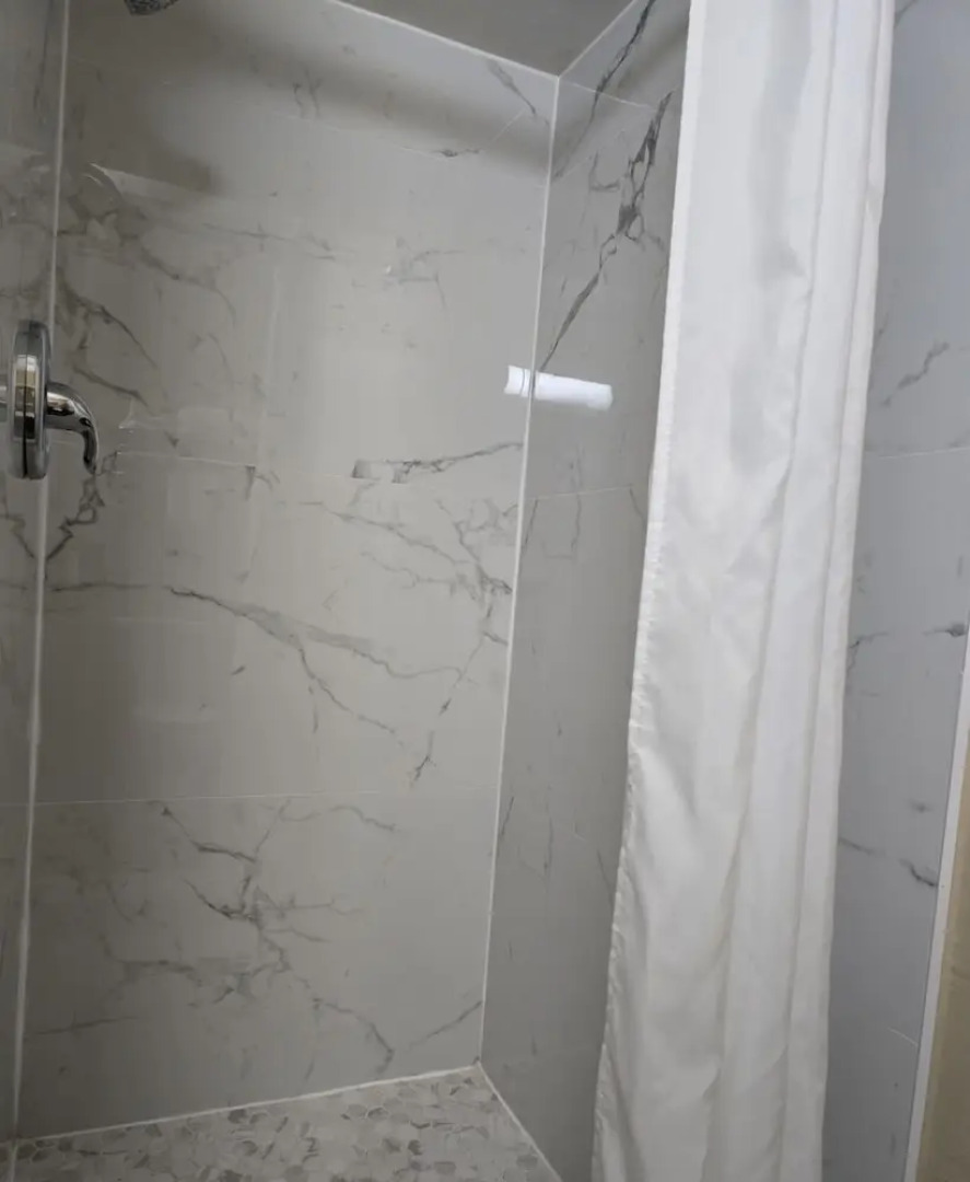 Econo Lodge Inn & Suites