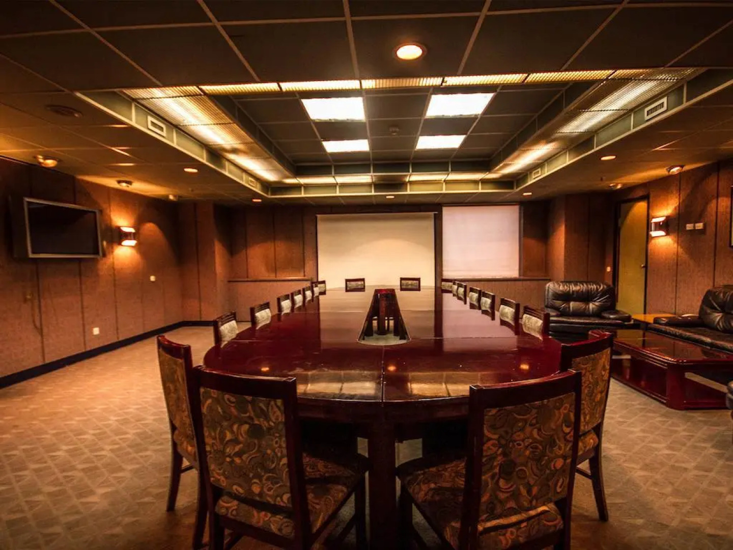 Chinggis Khaan Hotel