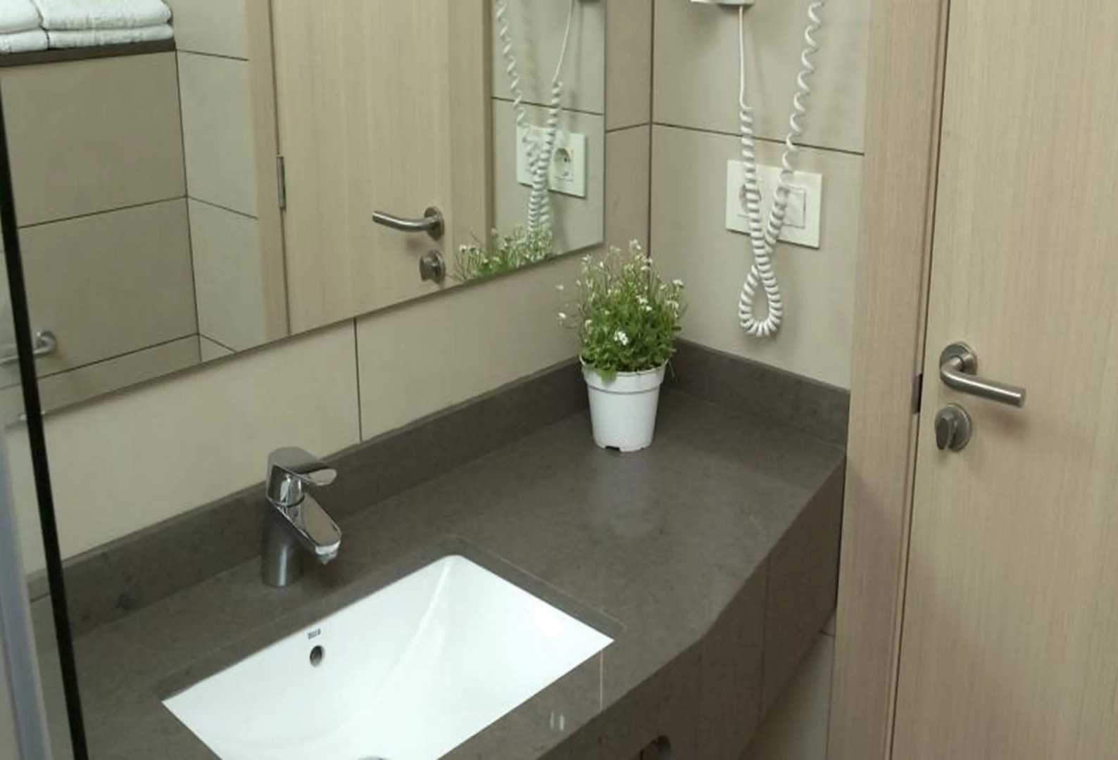 Almirall Apartaments