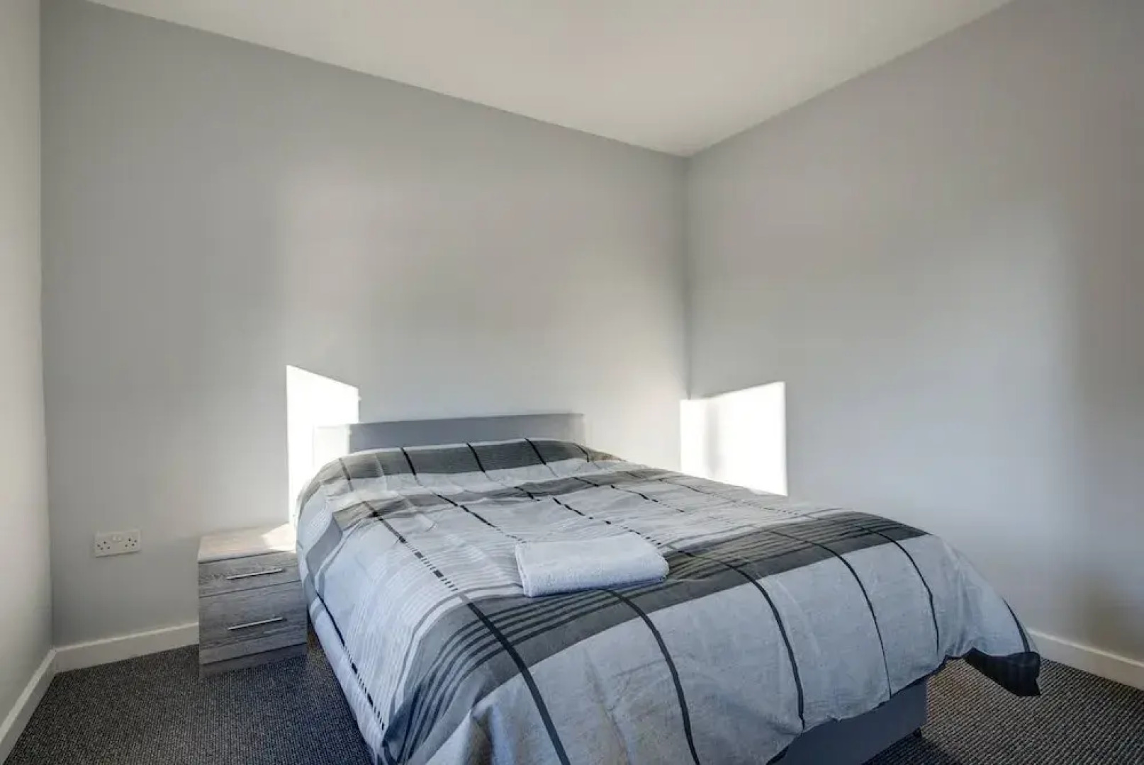 Self Check-In Town House in Barnsley Town Centre