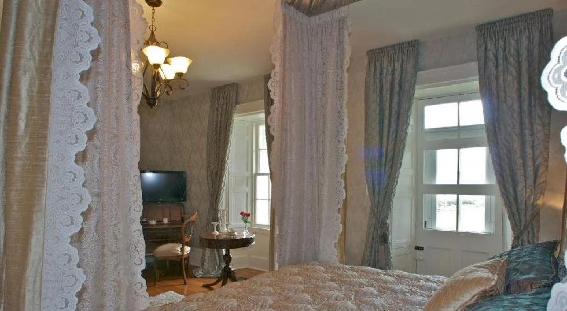 Maplehurst Manor Accomodations