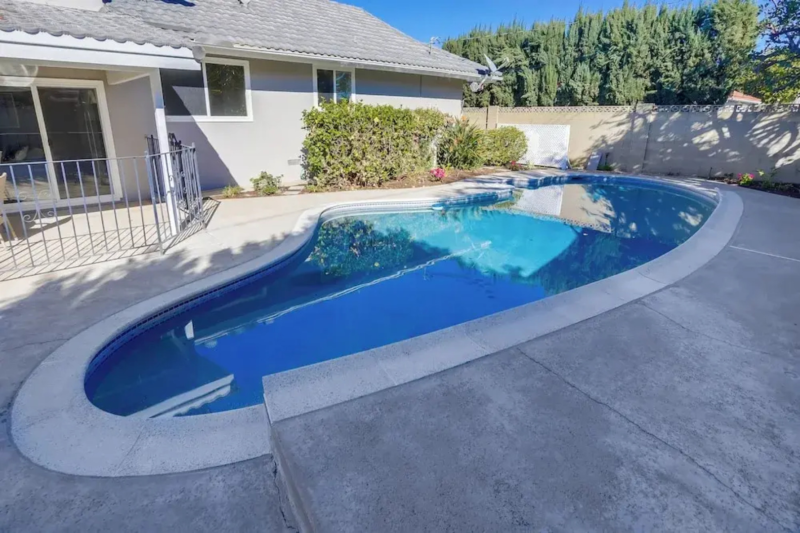 Gorgeous Upgraded 5 Bedroom & 3 Bath Home with pool