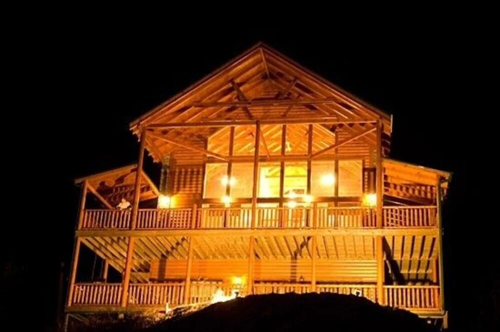 Million Dollar View 4 Bedrooms 5 Bathrooms Cabin